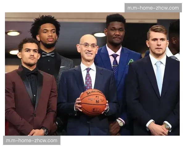 湖人艾顿内线牵制 为外线射手创造投篮空间战术价值明显